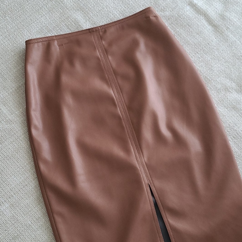 SOLD✅️Dusty Pink Faux Leather Pencil Skirt - Picture 6 of 7